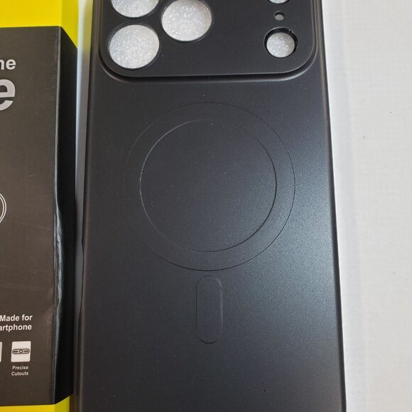 Magnetic Slim Case for iPhone 17 Pro Max 6.9 Inch. Black. JETech - Picture 3 of 10